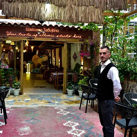ホテル Te Bujtina Hotel- Cozy With Traditional Breakfast Near