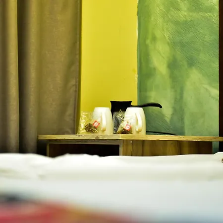 ホテル Te Bujtina Hotel- Cozy With Traditional Breakfast Near ゴーレム