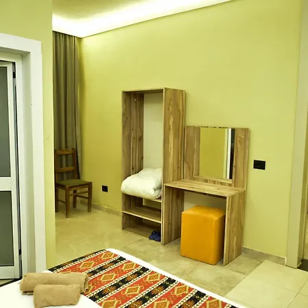 Te Bujtina Hotel- Cozy With Traditional Breakfast Near * ゴーレム