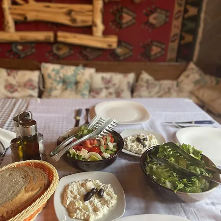 Te Bujtina Hotel- Cozy With Traditional Breakfast Near * ゴーレム