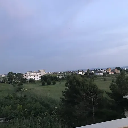 Te Bujtina Hotel- Cozy With Traditional Breakfast Near ホテル ゴーレム