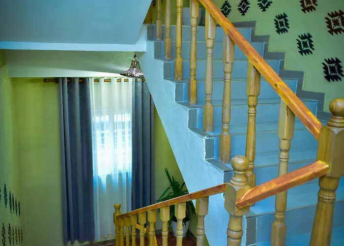Te Bujtina Hotel- Cozy With Traditional Breakfast Near 호텔 골렘