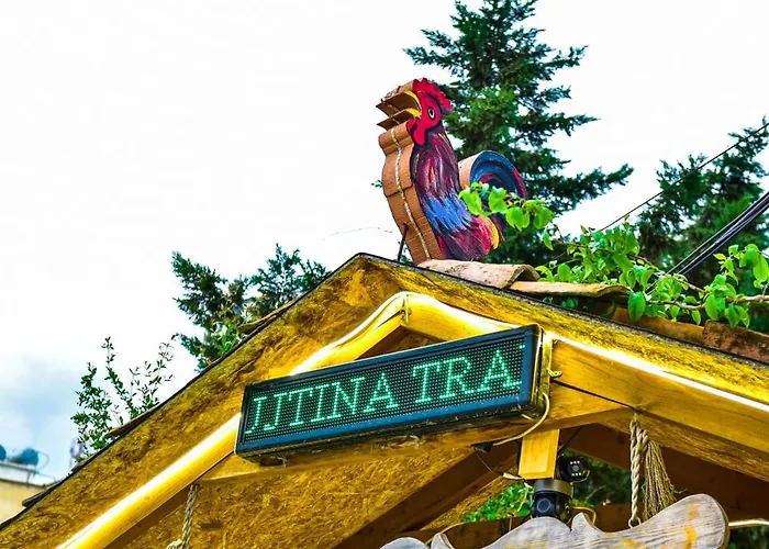 Te Bujtina Hotel- Cozy With Traditional Breakfast Near 호텔 골렘