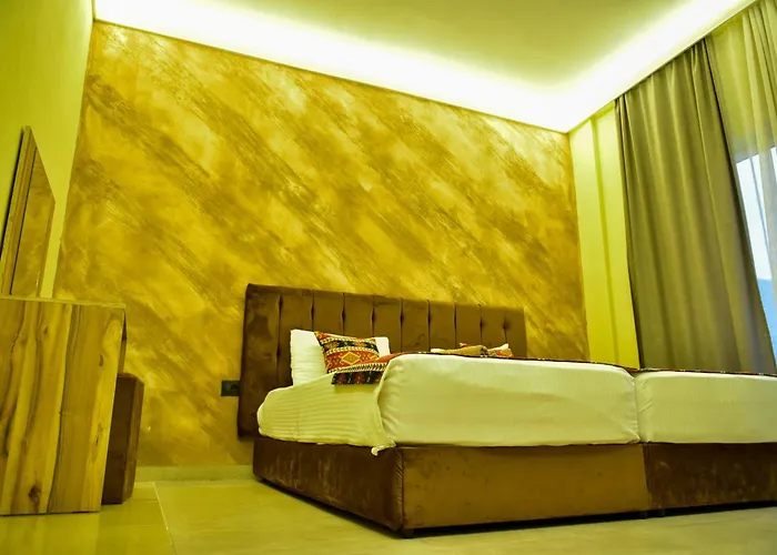 Te Bujtina Hotel- Cozy With Traditional Breakfast Near 골렘