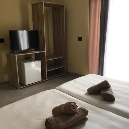 Hotel Te Bujtina Hotel- Cozy With Traditional Breakfast Near