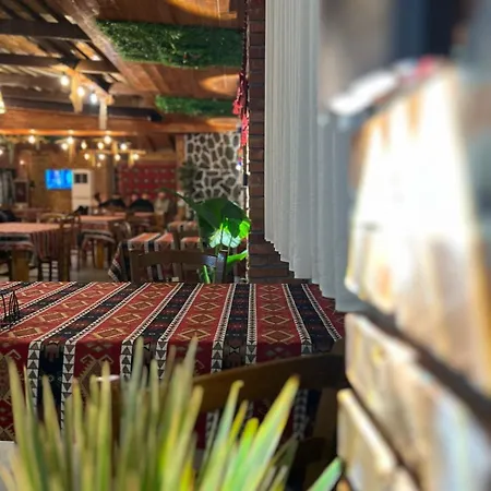 Te Bujtina Hotel- Cozy With Traditional Breakfast Near *