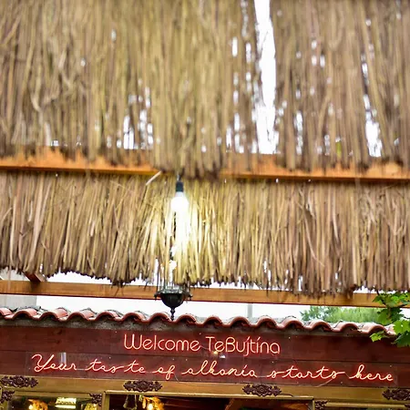 Te Bujtina Hotel- Cozy With Traditional Breakfast Near * Golem (Tirana)