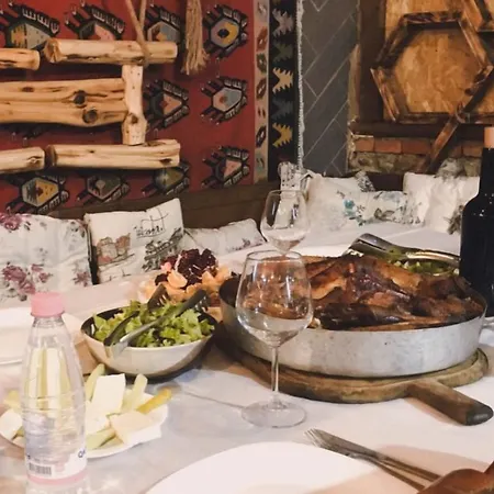 Otel Te Bujtina Hotel- Cozy With Traditional Breakfast Near