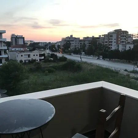 Te Bujtina Hotel- Cozy With Traditional Breakfast Near Otel *