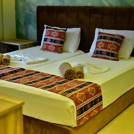 Te Bujtina Hotel- Cozy With Traditional Breakfast Near Otel Golem (Tirana)