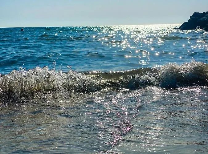 Te Bujtina Hotel- Cozy With Traditional Breakfast Near Hotel *