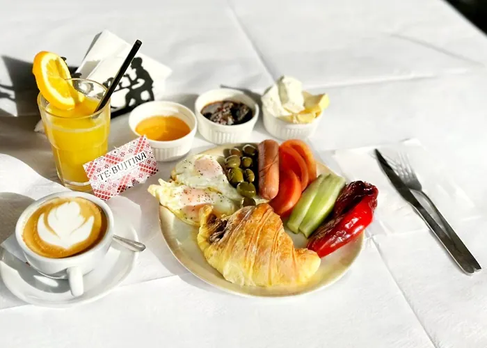 Te Bujtina Hotel- Cozy With Traditional Breakfast Near غوليم