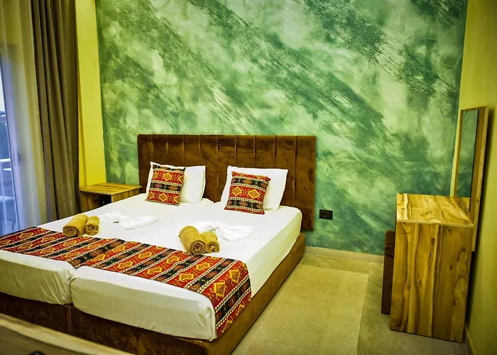 فندق Te Bujtina Hotel- Cozy With Traditional Breakfast Near *