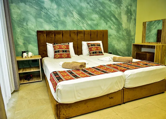فندق Te Bujtina Hotel- Cozy With Traditional Breakfast Near