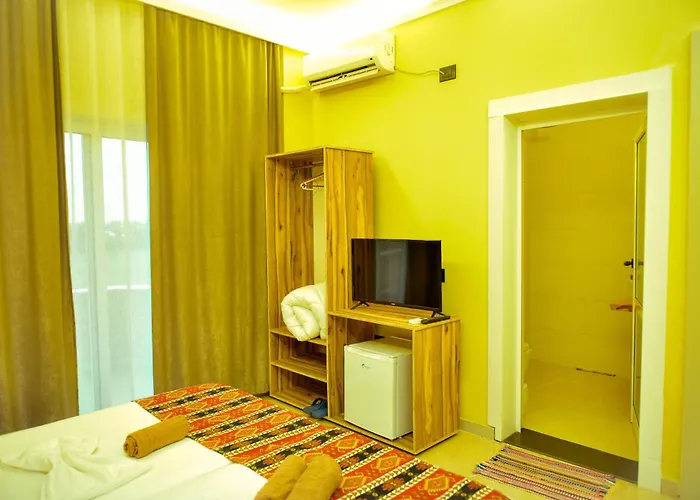 Te Bujtina Hotel- Cozy With Traditional Breakfast Near فندق غوليم
