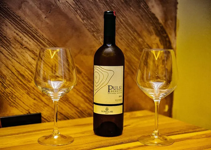 Te Bujtina Hotel- Cozy With Traditional Breakfast Near Hotel