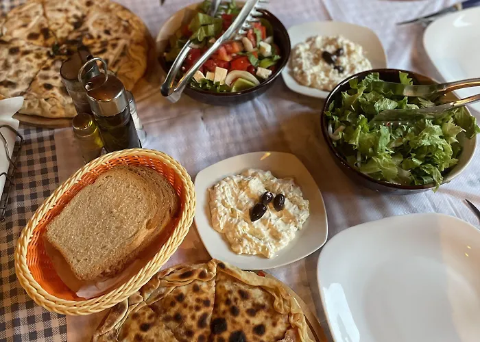 Te Bujtina Hotel- Cozy With Traditional Breakfast Near Hotel Golem (Tirana)