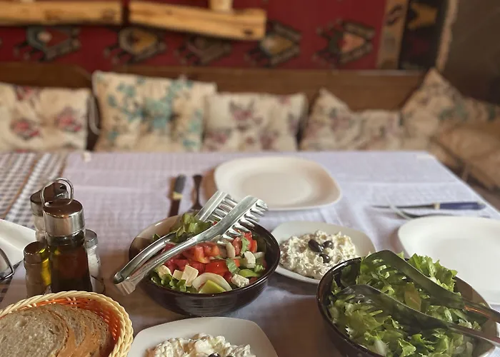 Te Bujtina Hotel- Cozy With Traditional Breakfast Near * غوليم