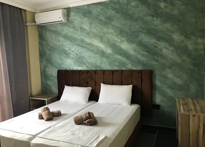 Te Bujtina Hotel- Cozy With Traditional Breakfast Near فندق