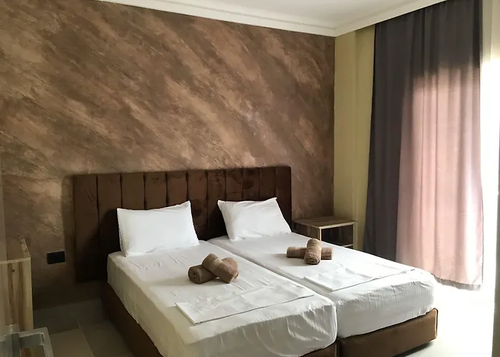 فندق Te Bujtina Hotel- Cozy With Traditional Breakfast Near غوليم