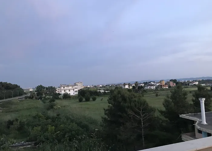 Te Bujtina Hotel- Cozy With Traditional Breakfast Near فندق غوليم